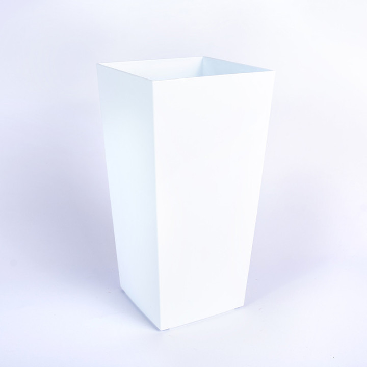 Wysoka plastikowa kwadratowa osłonka | Biała 18 cm